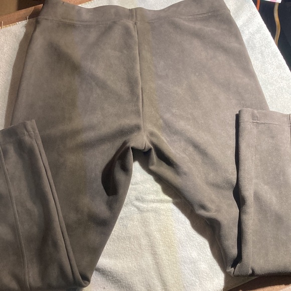 Andrew Marc XL Taupe Faux suede 90% polyester 10% Spandex Inseam 28” NWOT - Picture 2 of 6